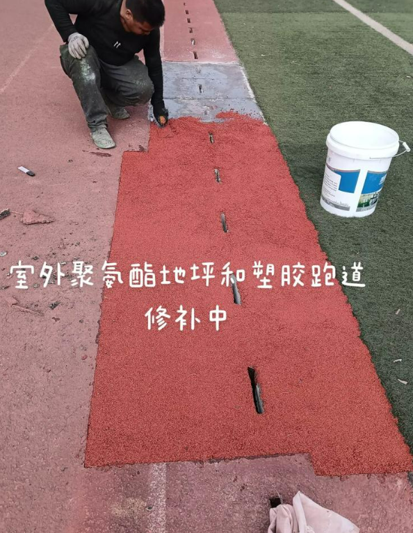 吴江球场地面翻新维修，核心是先诊断破损